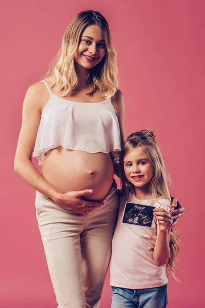 孕妇与女儿隔离 — 图库照片