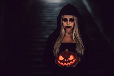 siyah Halloween cadı