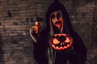 siyah Halloween cadı