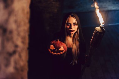 siyah Halloween cadı