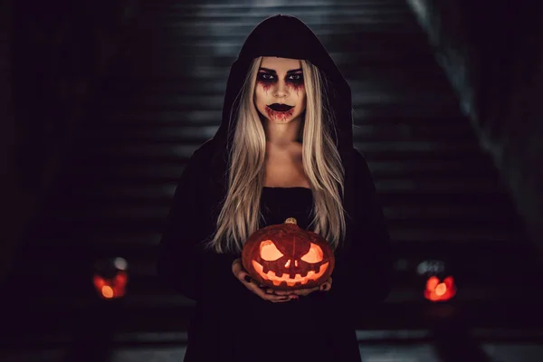 Bruxa negra de Halloween — Fotografia de Stock