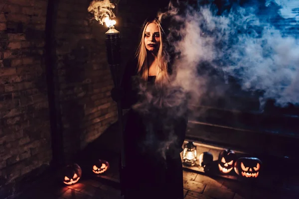 Halloween sorcière noire — Photo