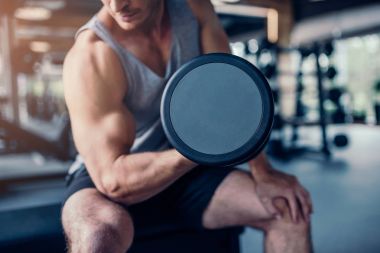 Spor salonunda spor adamı