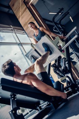 iki spor salonu içinde