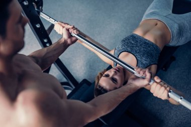 iki spor salonu içinde