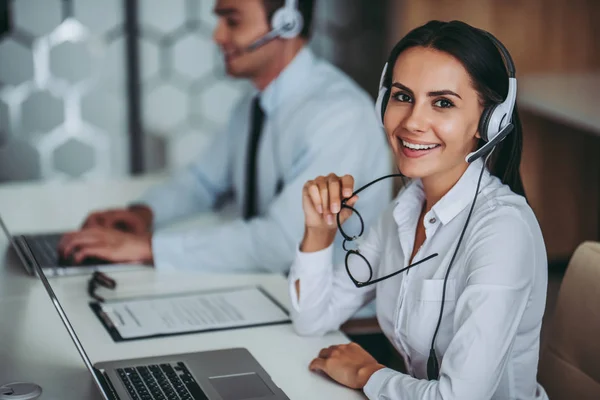 Trabalhadores de call center — Fotografia de Stock