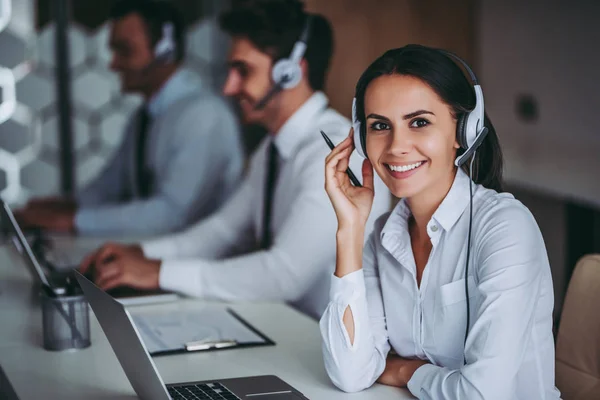 Trabalhadores de call center — Fotografia de Stock