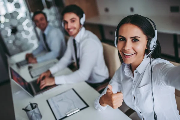 Trabalhadores de call center — Fotografia de Stock