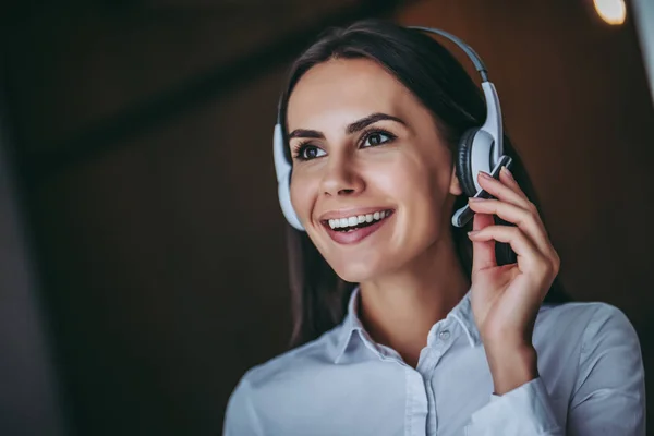 Trabalhador de call center — Fotografia de Stock