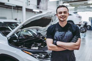 Yakışıklı otomatik hizmet mekanik