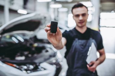 Yakışıklı otomatik hizmet mekanik