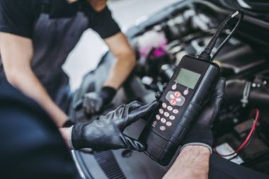 Yakışıklı otomatik hizmet mekanik