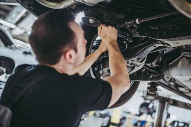 Yakışıklı otomatik hizmet mekanik