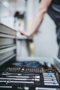 Araba tamiri için Araçlar