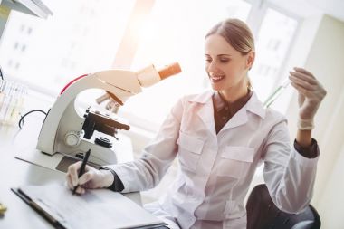 Laboratuvar bilim adamı çalışma