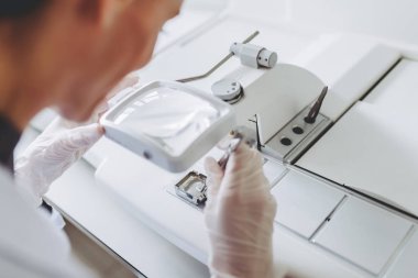 Laboratuvar bilim adamı çalışma