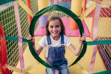 Çocuklar eğleniyor.