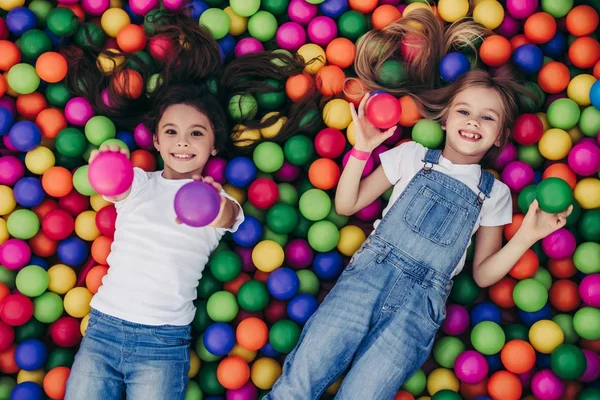 Niños divirtiéndose —  Fotos de Stock