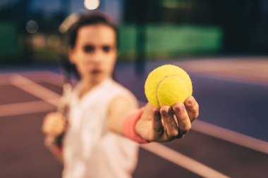 Kız Açık Tenis Kortu