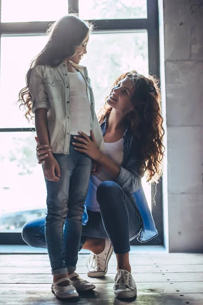 Mutter mit Tochter — Stockfoto