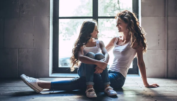 Moeder met dochter — Stockfoto