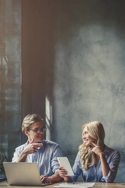 Pareja en la cafetería — Foto de Stock