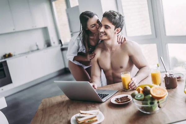 Couple on kitchen — Stock Photo, Image