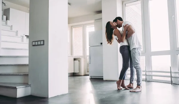 Casal em casa — Fotografia de Stock