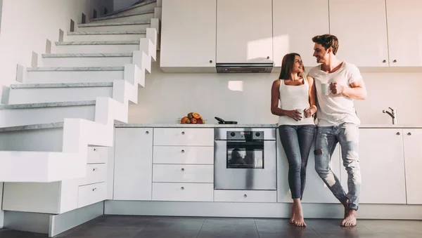 Couple on kitchen — Stock Photo, Image