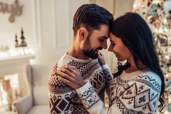 Paar am Silvesterabend — Stockfoto