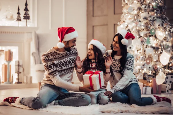 Familjen på nyårsafton — Stockfoto