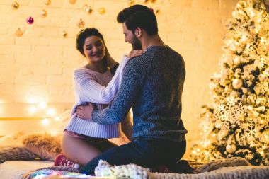 yatağın üzerine çift