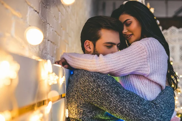 Paar auf dem Bett — Stockfoto