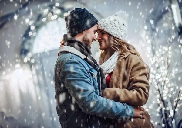 Couple outdoor in winter — Stok fotoğraf