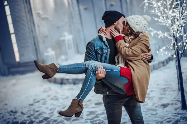 Couple extérieur en hiver — Photo