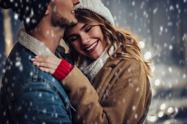 Couple outdoor in winter — Stock Photo, Image