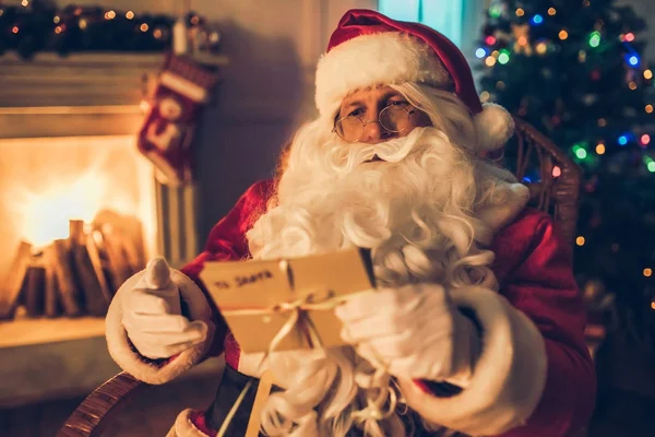 Papai Noel em sua residência — Fotografia de Stock