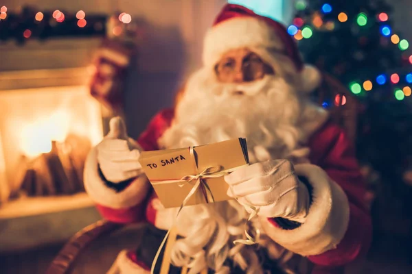 Père Noël dans sa résidence — Photo