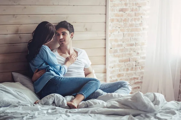 Couple in bedroom — Stock Photo, Image