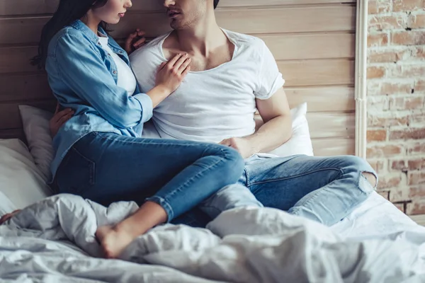 Couple in bedroom — Stock Photo, Image