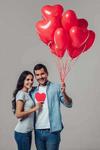 Schönes romantisches Paar isoliert — Stockfoto