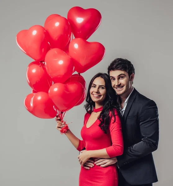 Casal romântico bonito isolado — Fotografia de Stock