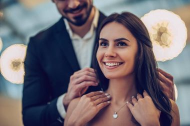 restoranda Romantik Çift