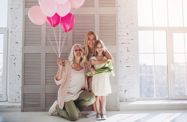 Daughter, mother and grandmother at home — Stock Photo, Image