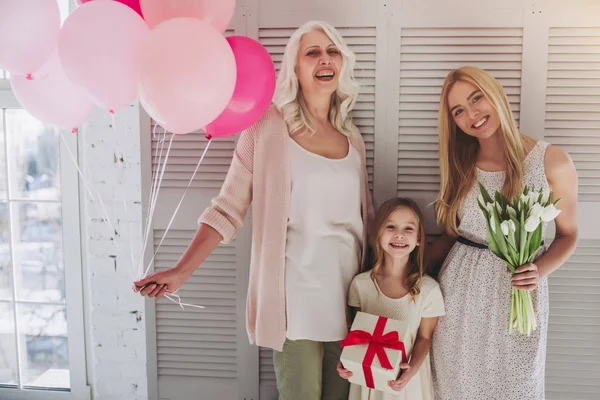 Daughter, mother and grandmother at home — Stock Photo, Image