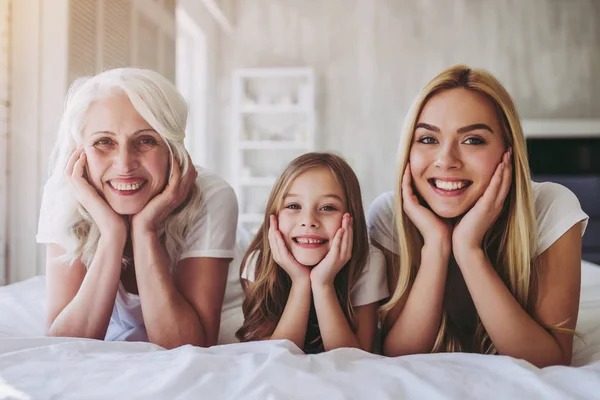Daughter, mother and grandmother at home — Stock Photo, Image