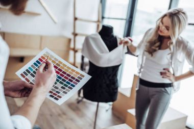Moda tasarımcıları birkaç