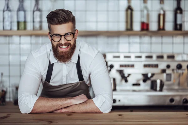 Barista en cafetería — Foto de Stock