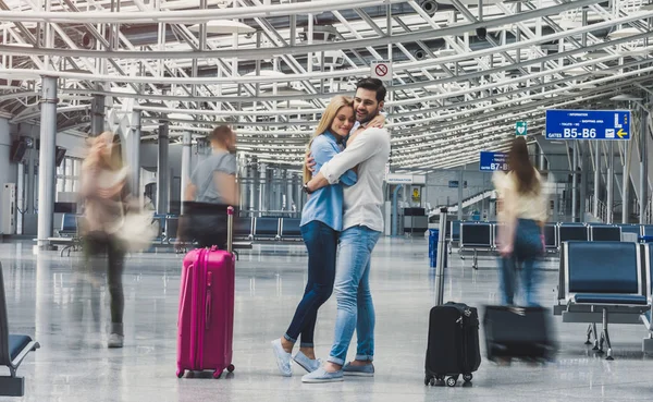 Couple in airport — Stock Photo, Image