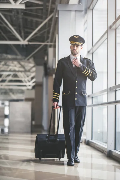 Pilot i flygplats — Stockfoto